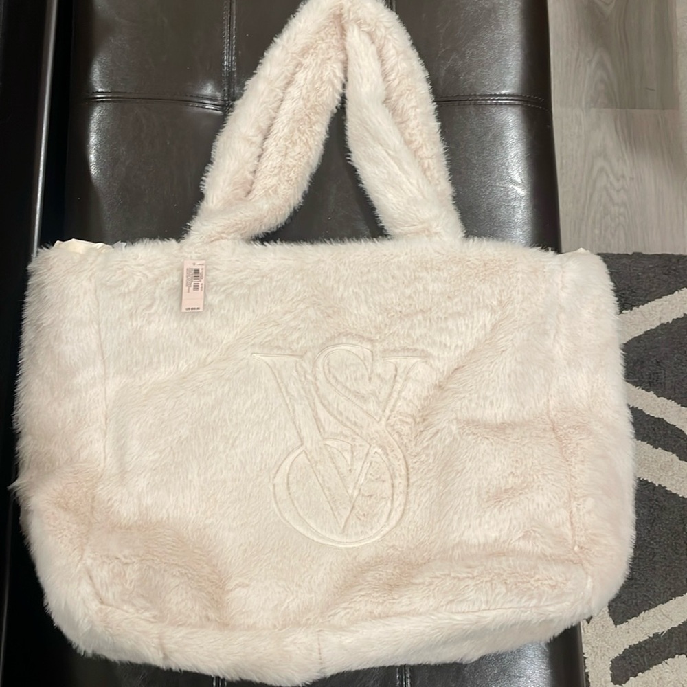 Victoria’s Secret Plush XL Tote NWT 🦋
